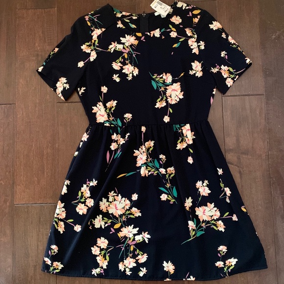 Dresses & Skirts - NWT Navy Blue Floral Dress